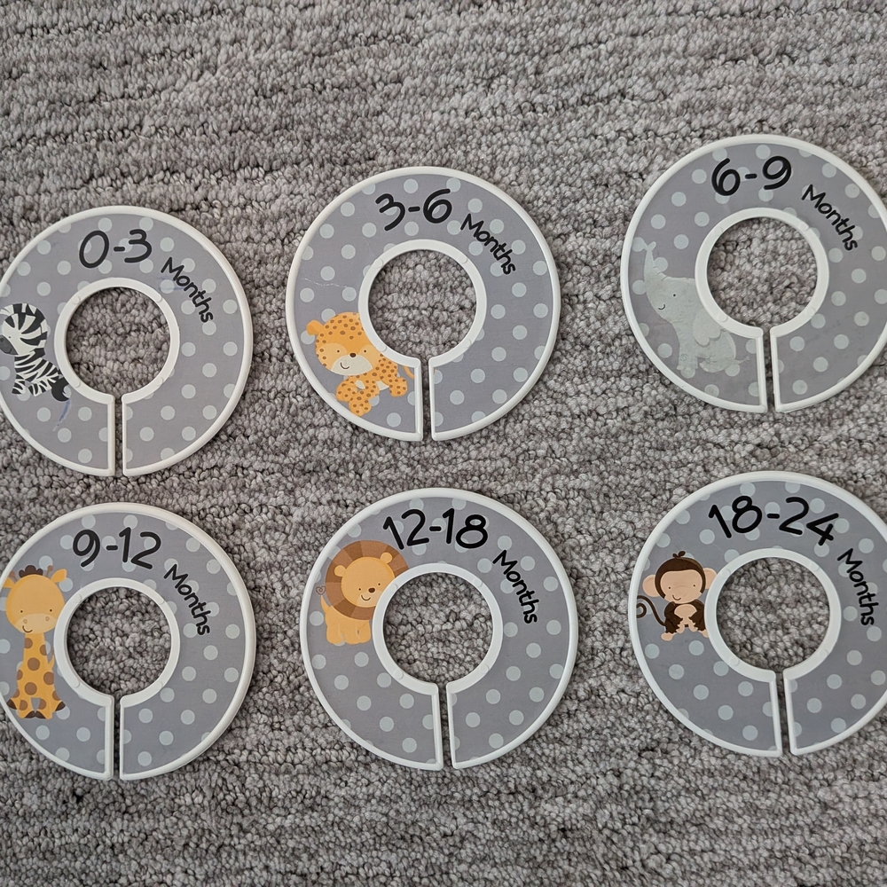 Nursery Closet Dividers - Gray Polka Dot Baby Size Labels (0-24 Months)